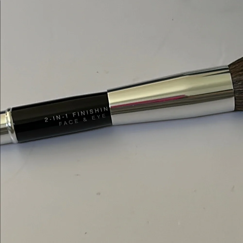 bareMinerals 2-in-1 Finishing Face & Eye Brush - Black and Silver